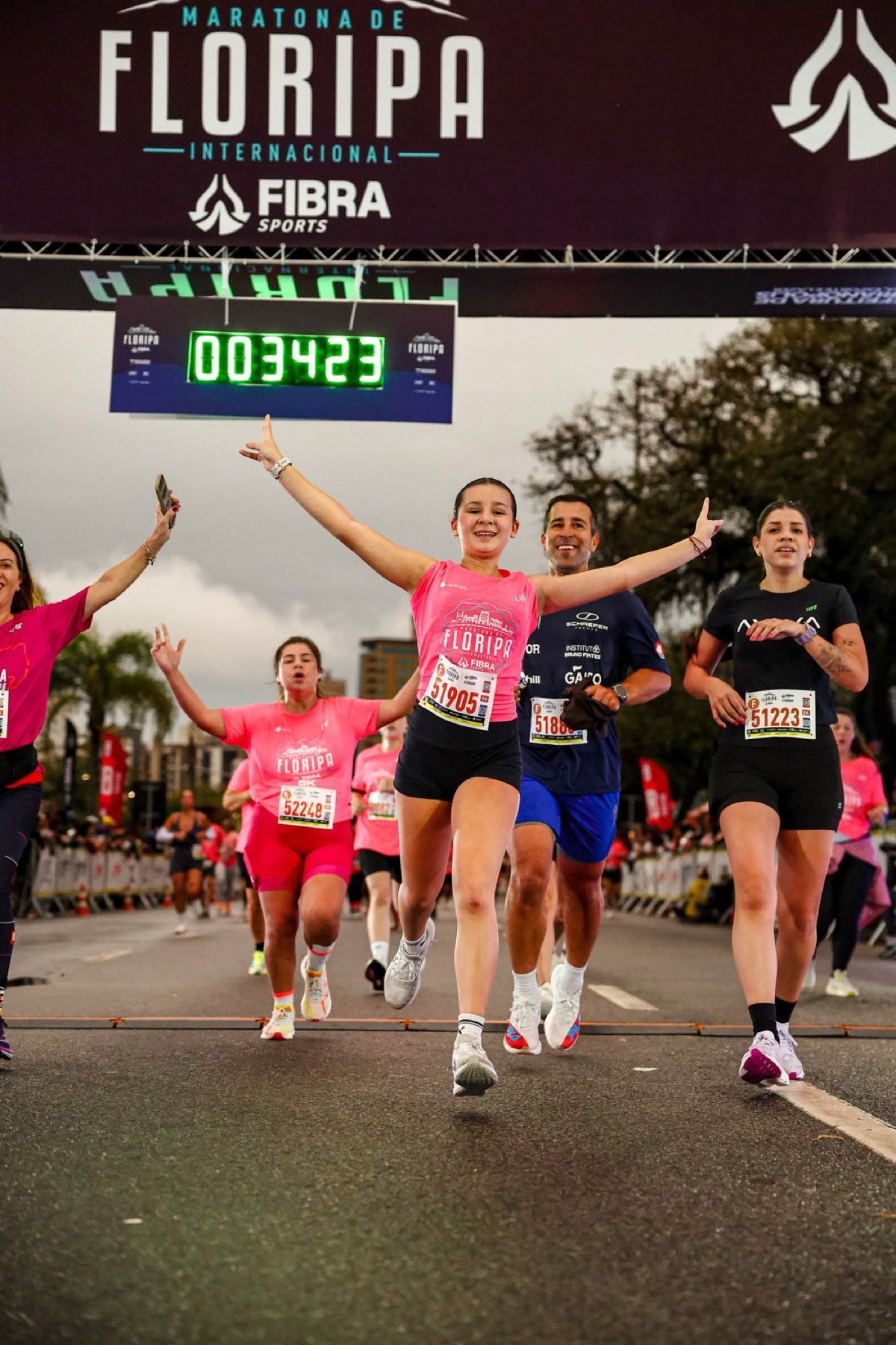 Chegada da Maratona de Floripa 2026 em família